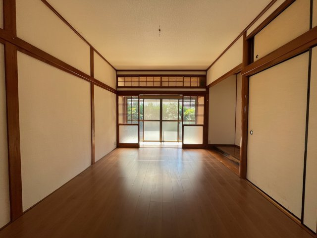 鳥羽倉庫付戸建の居間・リビング