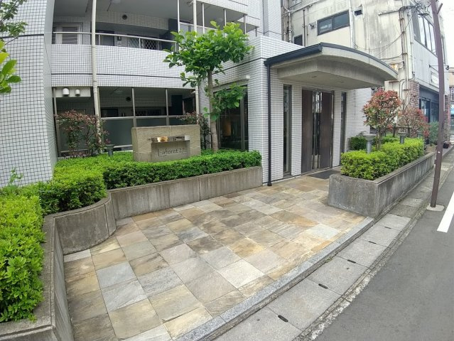 船橋市薬円台５丁目の賃貸マンションのエントランス