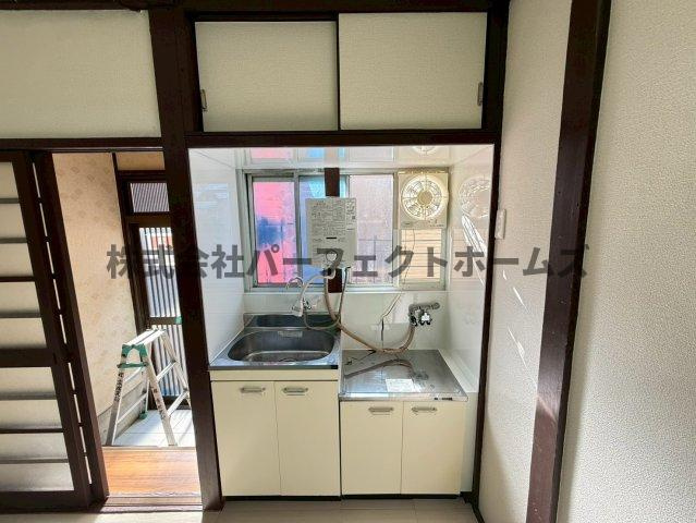 高柳7丁目戸建　賃貸のキッチン|コンパクトなキッチンで掃除もラクラク