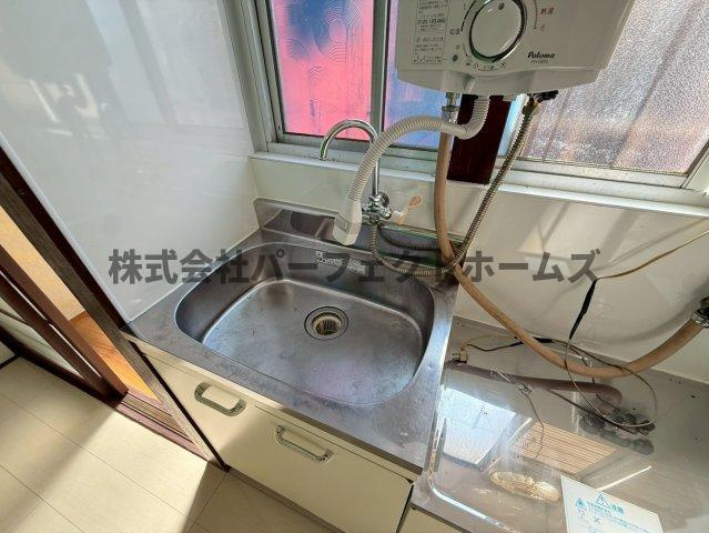 高柳7丁目戸建　賃貸のキッチン|コンパクトなキッチンで掃除もラクラク