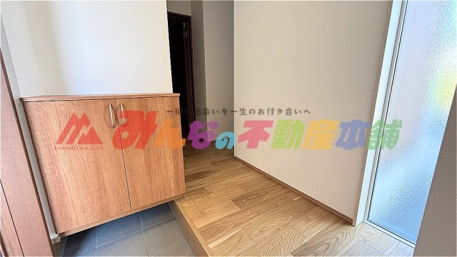 宮ノ陣平屋建住宅の玄関
