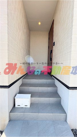宮ノ陣平屋建住宅の玄関