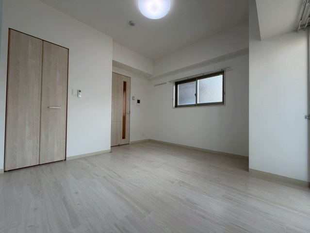 REXIA Shin Umeda DUOの洋室