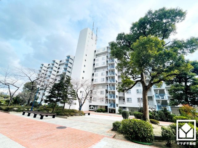 ファミール伏見A棟の外観