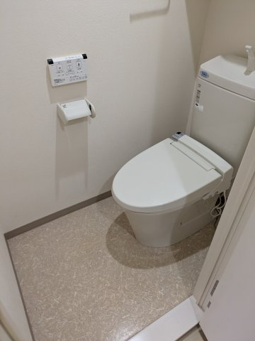 メゾン下沢のトイレ|落ち着いた色調のトイレです