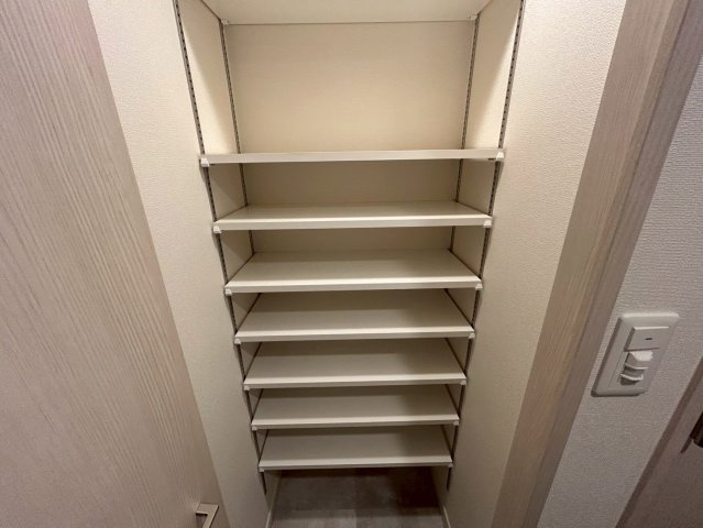 プレサンス福島ミッドエルの収納