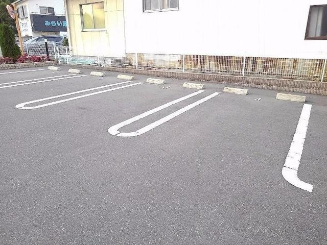 アンソレイユⅡの駐車場
