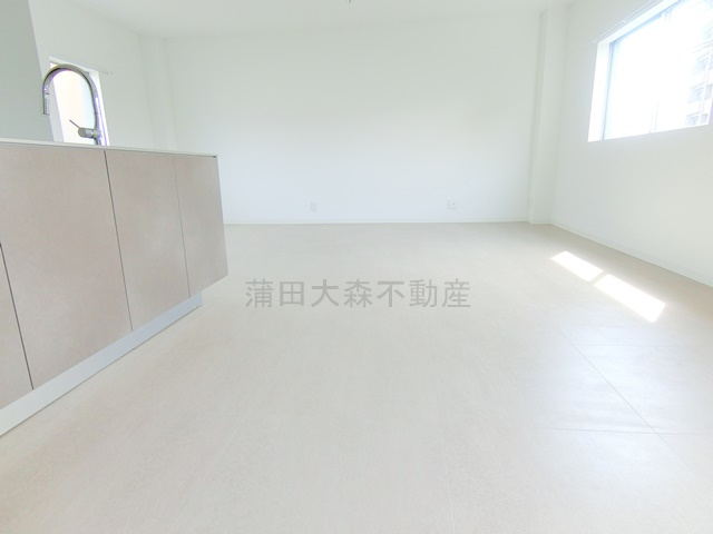 西蒲田4丁目戸建の居間・リビング