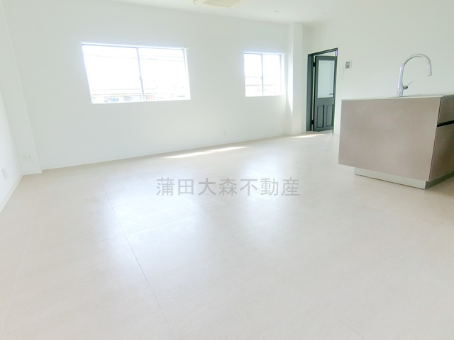 西蒲田4丁目戸建の居間・リビング