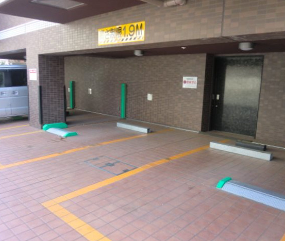 トーシンフェニックス中野の駐車場