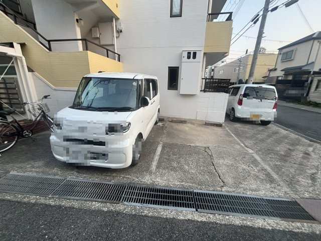 リッジヴィラ魚崎の駐車場