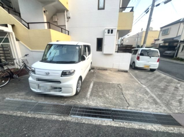 リッジヴィラ魚崎の駐車場