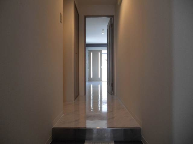 シャルマンビルの内装|玄関から