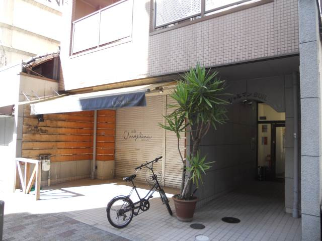 シャルマンビルのエントランス