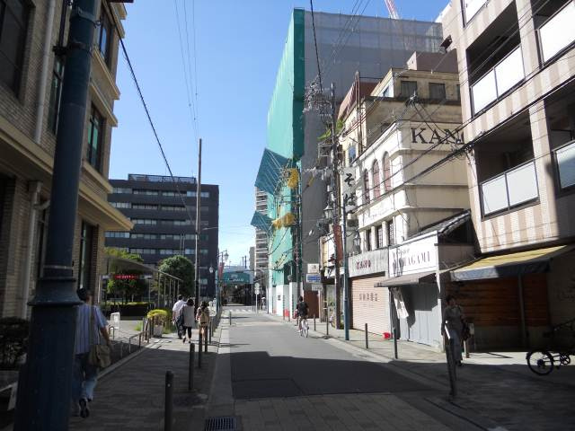 シャルマンビルの周辺|前面道路