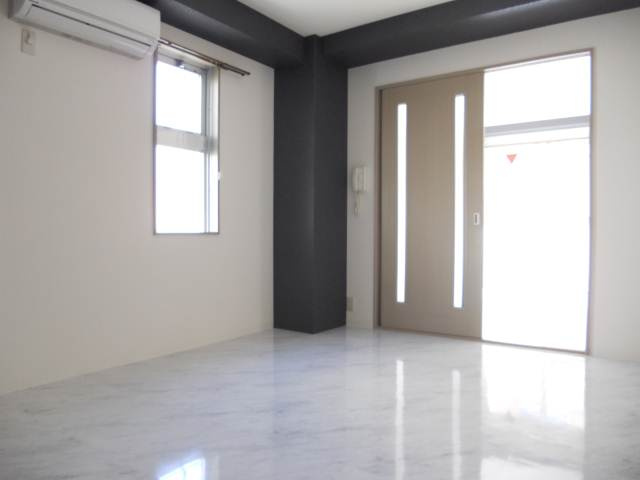 シャルマンビルの居間・リビング