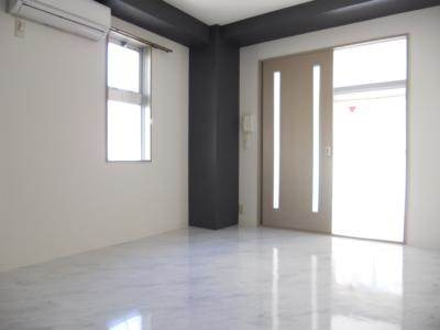 シャルマンビルの居間・リビング