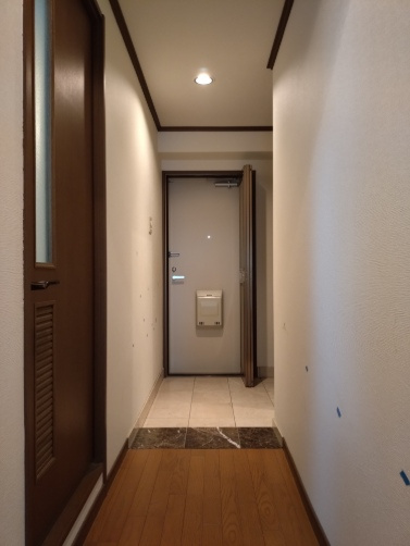 ジャルダン上ヶ原壱番館の玄関