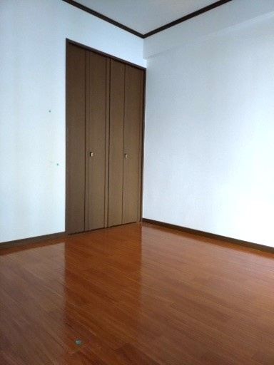 ジャルダン上ヶ原壱番館の洋室