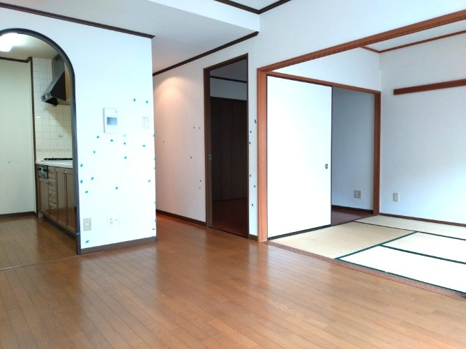 ジャルダン上ヶ原壱番館の居間・リビング