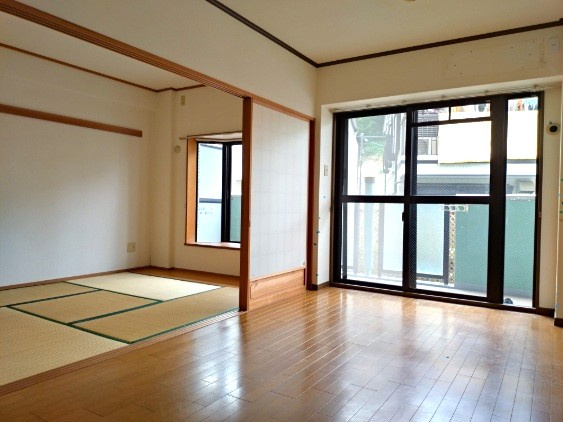 ジャルダン上ヶ原壱番館の居間・リビング