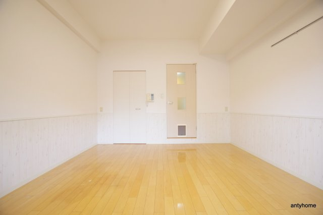 TMK江坂　仲介手数料無料の洋室