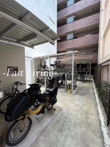 アールコート早稲田の駐車場