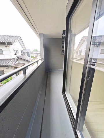 新築戸建・新築建売　福島市渡利舟場　渡利小・渡利中のバルコニー|天候の急な変化にも柔軟に対応できる快適なインナーバルコニー！