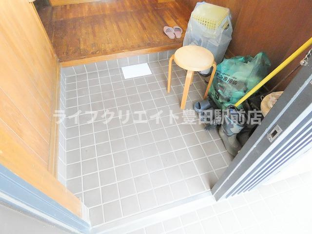 日野市日野台ヘーベルハウスの玄関