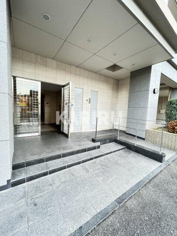 アヴァンセクール京橋南の駐車場