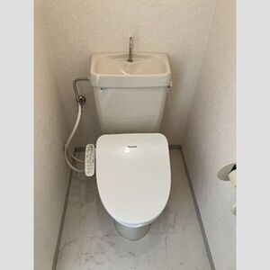 ファミール堀部Ⅳのトイレ