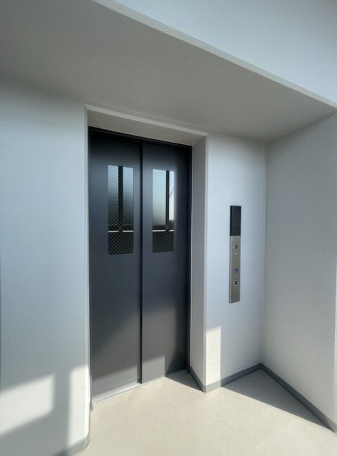 川崎市中原区小杉町１丁目の賃貸マンションのエントランス