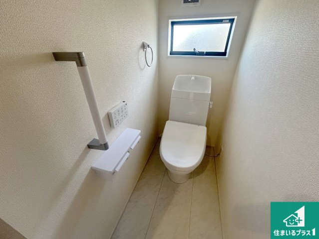 神戸市北区道場町日下部　第1期　新築一戸建てのトイレ|1・2階の2ヶ所にあるので、朝の忙しい時間の順番待ちもなく、深夜の利用にも大変便利です。