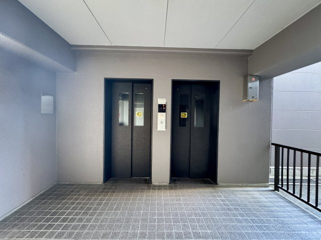 ジェイハイム東浜松のその他|マンション東側の全面道路。こちら側から駐車場へ入ります。
