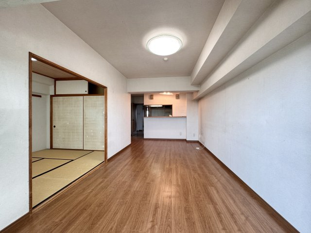 ジェイハイム東浜松の居間・リビング|家具を消してみました。イメージ画像です。