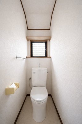 【トイレ】 | 保土ヶ谷区桜ヶ丘2丁目 | ◆その邸が魅せる、気品・上質・重厚感・極細やかさ、そのすべては訪れた者に安らぎと品性を与える特別な空間です。ここに住むからこそ意味がある。すべての（始まり）をここから迎えます