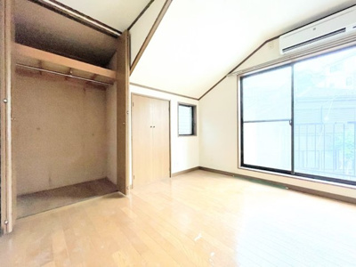 【洋室】 | 保土ヶ谷区桜ヶ丘2丁目 | ◆その邸が魅せる、気品・上質・重厚感・極細やかさ、そのすべては訪れた者に安らぎと品性を与える特別な空間です。ここに住むからこそ意味がある。すべての（始まり）をここから迎えます。