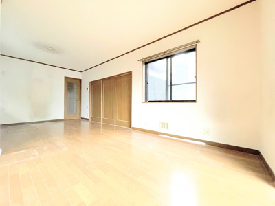 【居間・リビング】 | 保土ヶ谷区桜ヶ丘2丁目 | ◆気持ちの良い風が室内へ入り込む居室。家具を配置しても広々ご利用いただけます！！