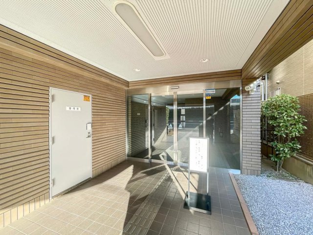大宮土呂第２ローヤルコーポのエントランス