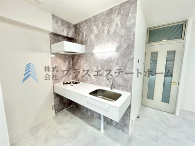 【キッチン】 | シャトードメール須磨 | 白くおしゃれなキッチン♪LDKの雰囲気にマッチしていますね♪