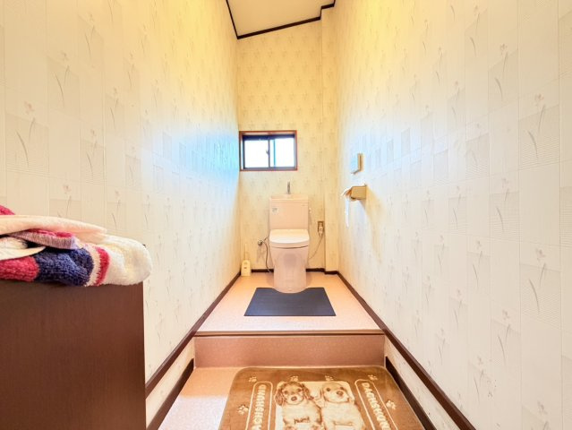【別荘向け】稲敷市浮島中古物件のトイレ
