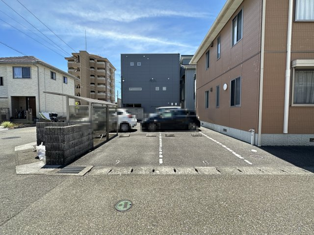シャーメゾン・ヴェルデの駐車場