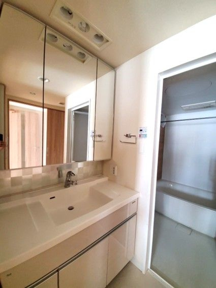 ライオンズ六ッ門サンリヤンタワーの洗面所|広い洗面スペースです★