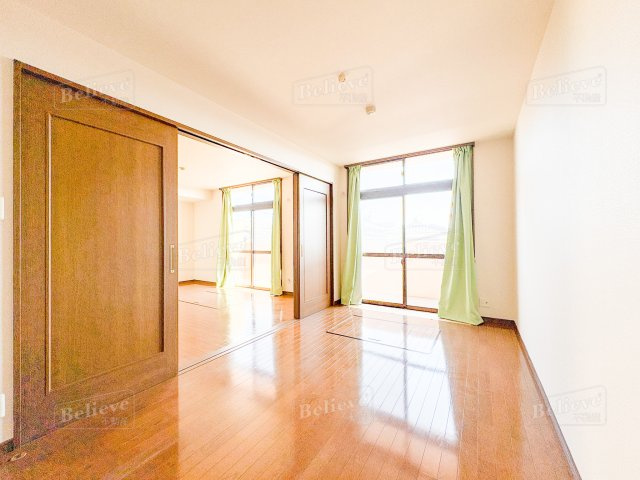 ルネス旭の寝室|風通しも良い寝室です☆