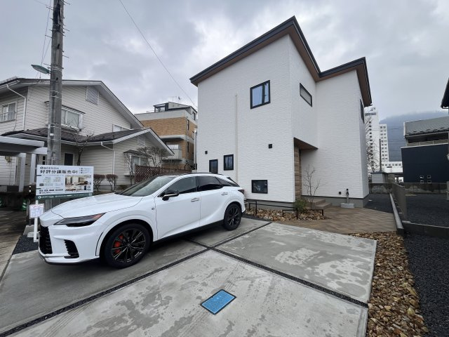 山形市あさひ町12-5（地番）の駐車場|3台駐車可能(車種による)