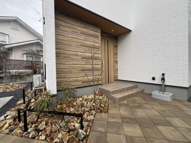 山形市あさひ町12-5（地番）の玄関