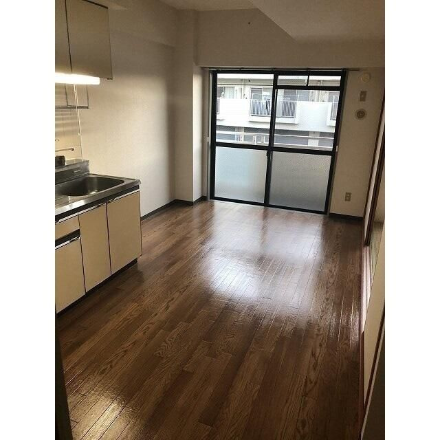 メゾンリヴィエール道場北の居間・リビング