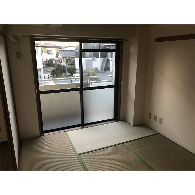 メゾンリヴィエール道場北の和室