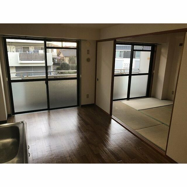 メゾンリヴィエール道場北の居間・リビング