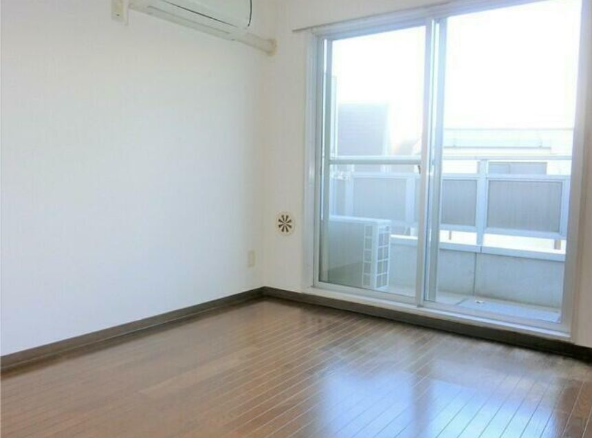 アパートメント大倉No.1の寝室|フローリングでお掃除もラクラク♪（同一仕様写真）